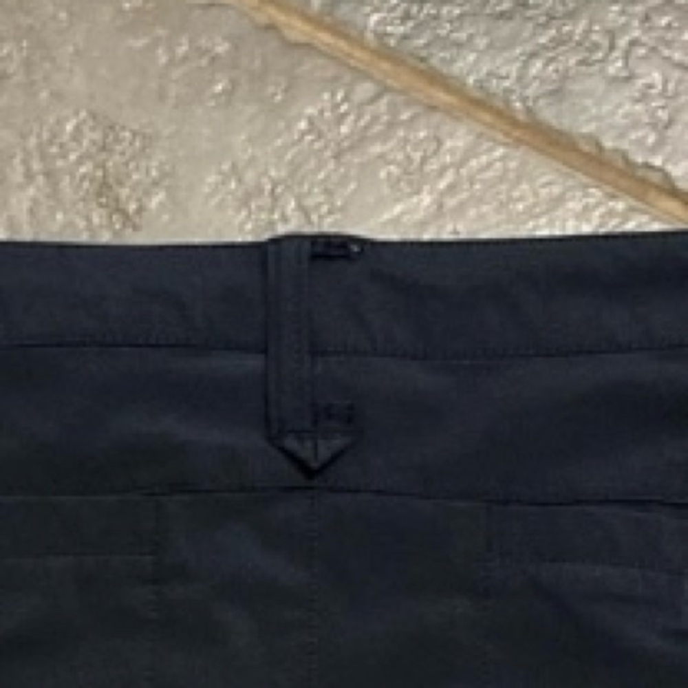Eddie Bauer Ladies' Navy Summer Trail Shorts Size 8 - Picture 11 of 11